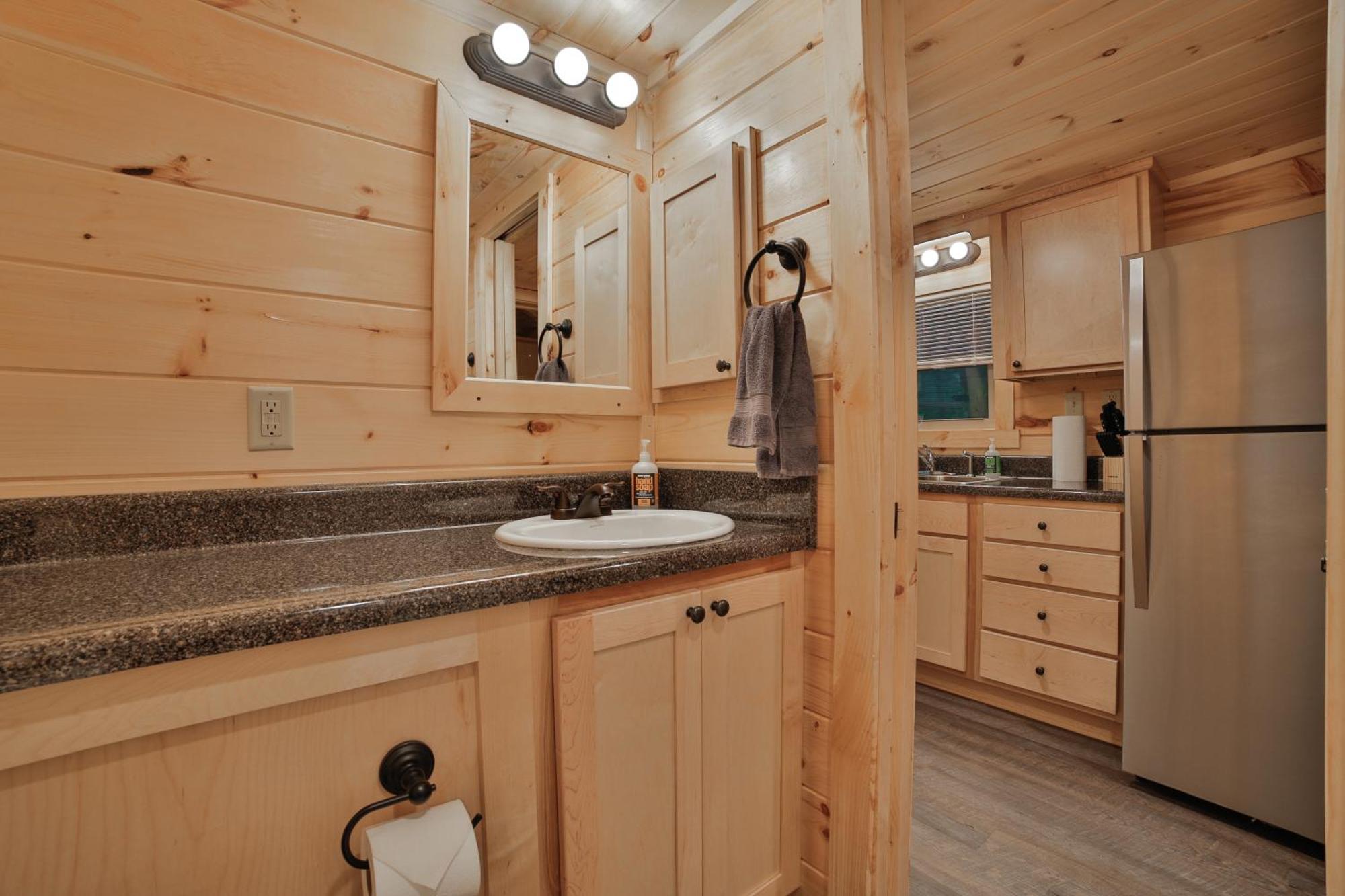 Tiny Cabin Village Private Hot Tub Lynda Cabin Τσαττανούγκα Εξωτερικό φωτογραφία